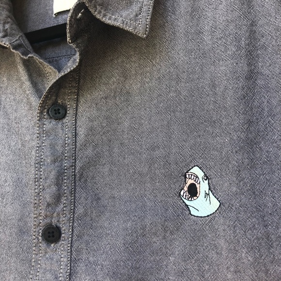 Modern Amusement Shark Shirt L - Picture 4 of 8